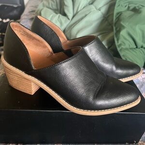 Black Heeled Boots!